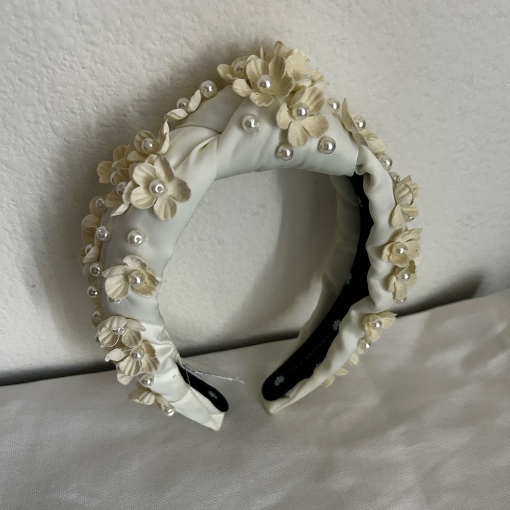 NWT Lele Sadoughi Daisy Pearls Floral Embellished Knot Headband